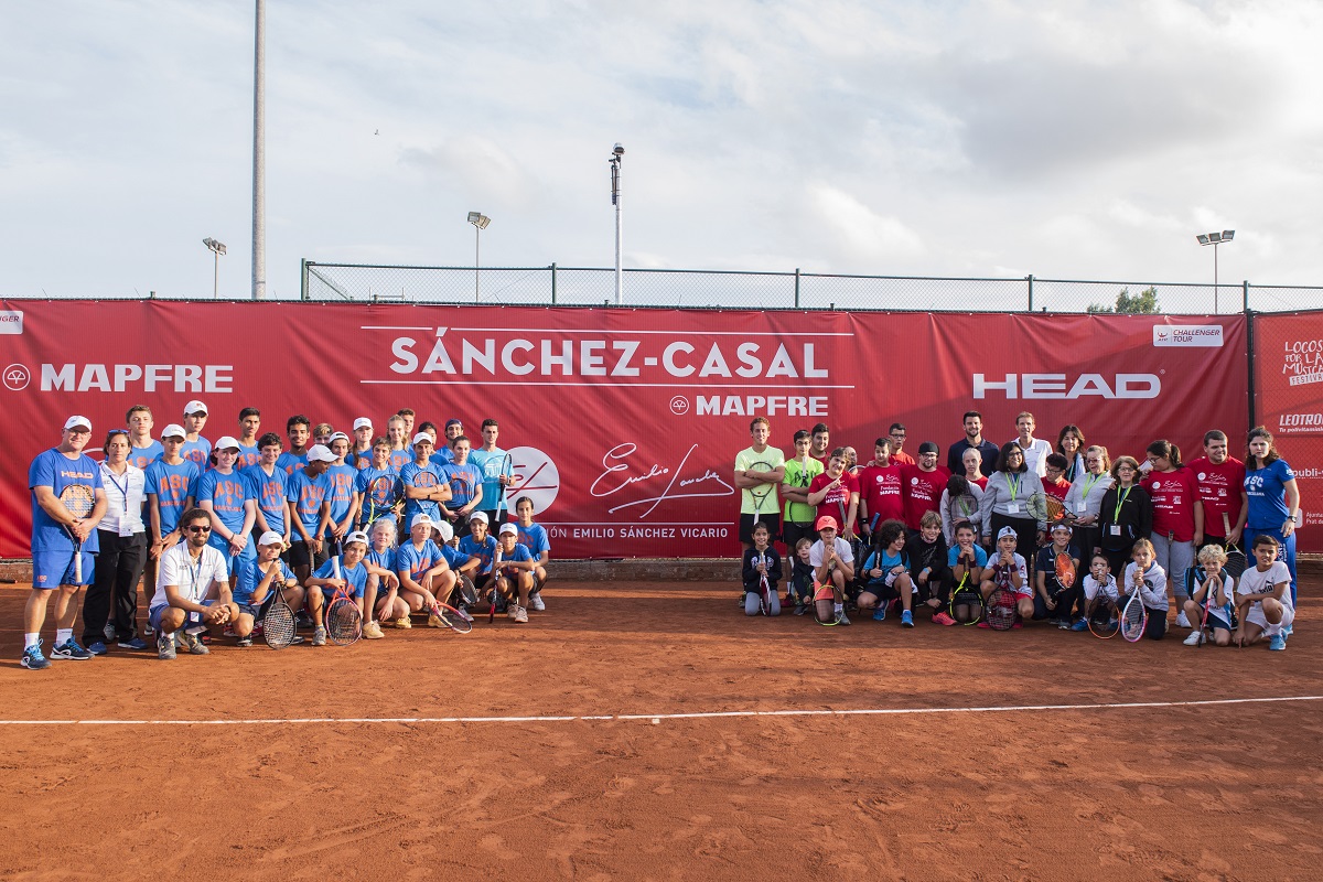 clinic-de-la-fundacion-emilio-sanchez-vicario-en-el-challenger-sanchez-casal-mapfre